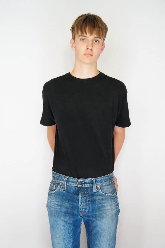 Tenue simple pour Polas mannequin homme paris