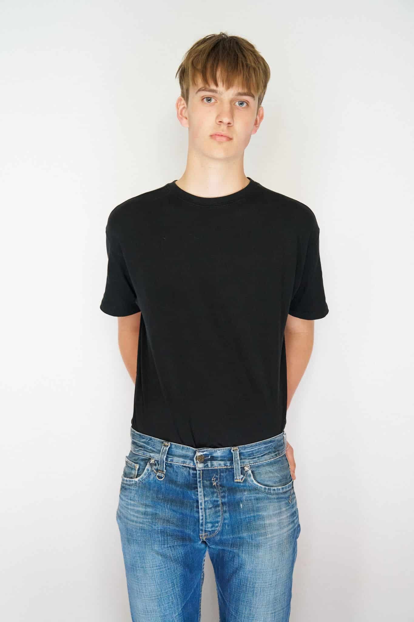 Pola mannequin enfant – plein pied profil