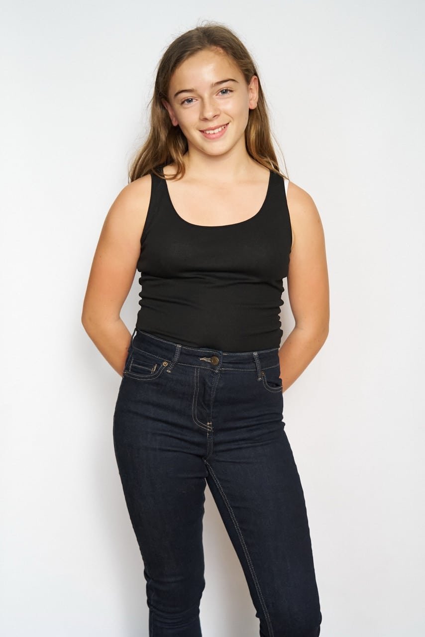 Pola enfant – variante cheveux attachés, visage dégagé