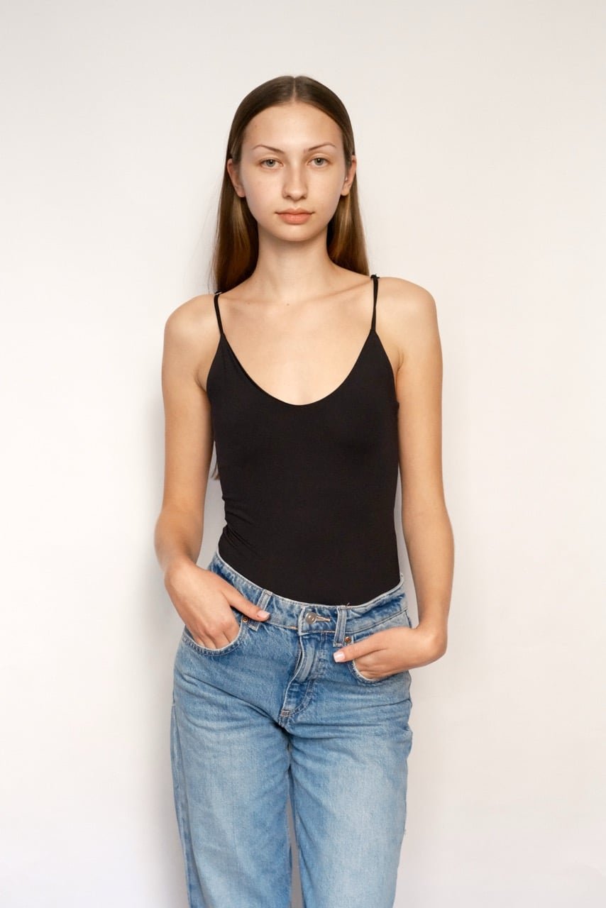 Pola mannequin enfant – plein pied profil